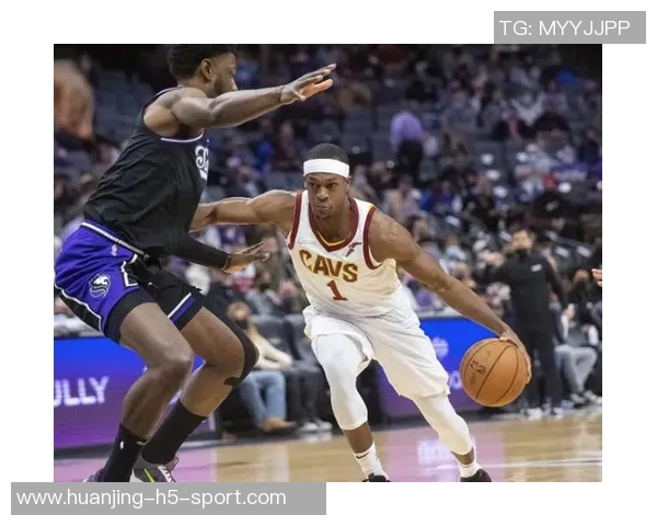 克尼佩尔第四节发力稍晚13投5中贡献14分4篮板3助攻三分球命中率不佳